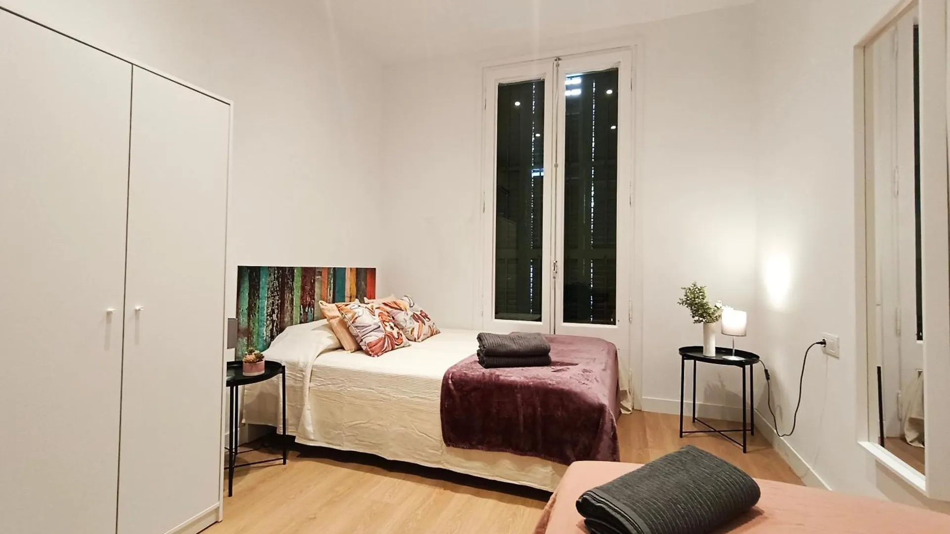 Hostal By Universitat Rooms Barcelona España